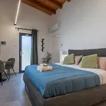 Suite Home Ferrara Guest house