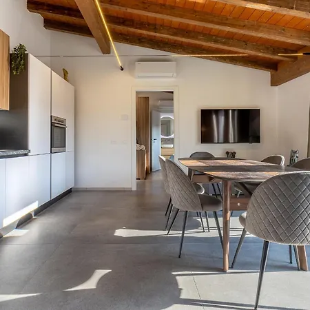 Suite Home Ferrara 3* فيرّارا