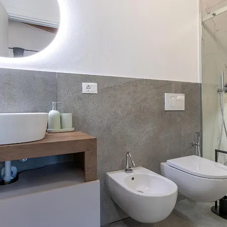 Suite Home Ferrara 3*