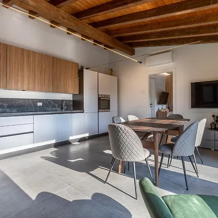 Suite Home Ferrara 3*