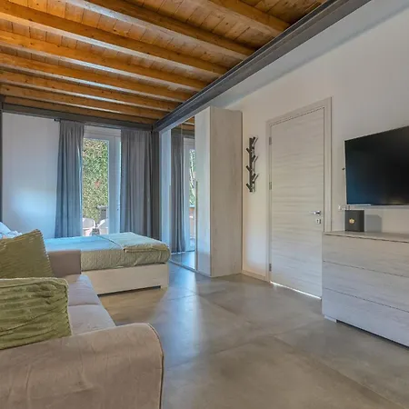Suite Home Ferrara بيت ضيافة