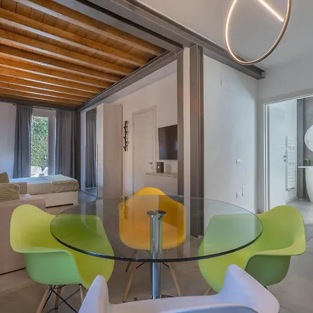 Suite Home Ferrara 3*