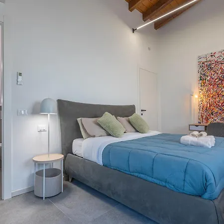 Suite Home Ferrara 3* فيرّارا