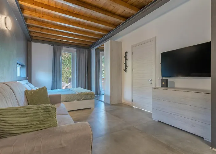 Suite Home Ferrara Guest house