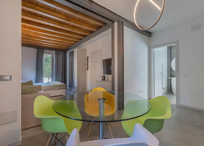 Suite Home Ferrara *