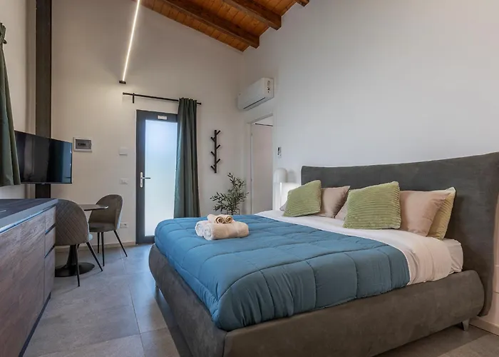 Suite Home Ferrara Guest house