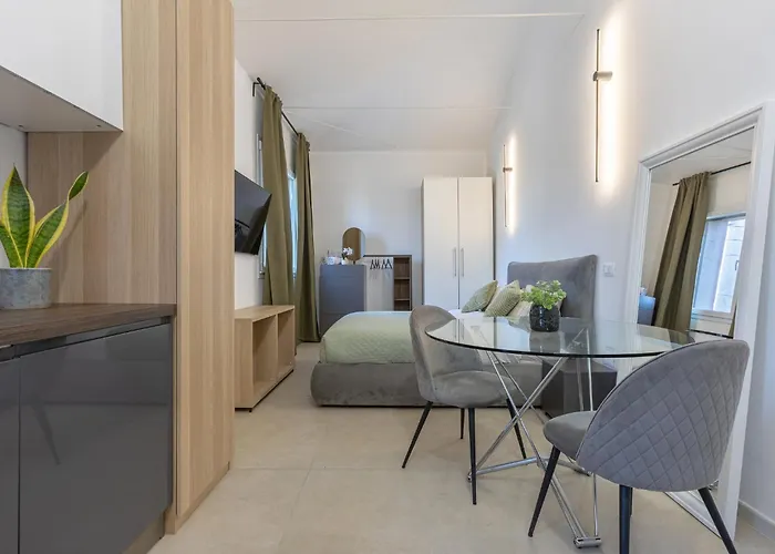 Suite Home Ferrara Guest house *