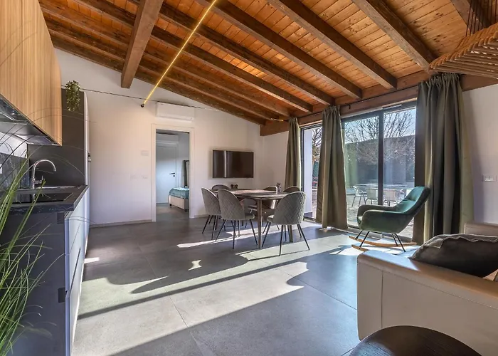 Suite Home Ferrara Guest house